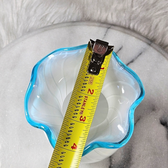 Vintage Hand Blown Art Glass Optic Swirl Vase With Blue Ruffled Rim Vintage 6" - Picture 6 of 6